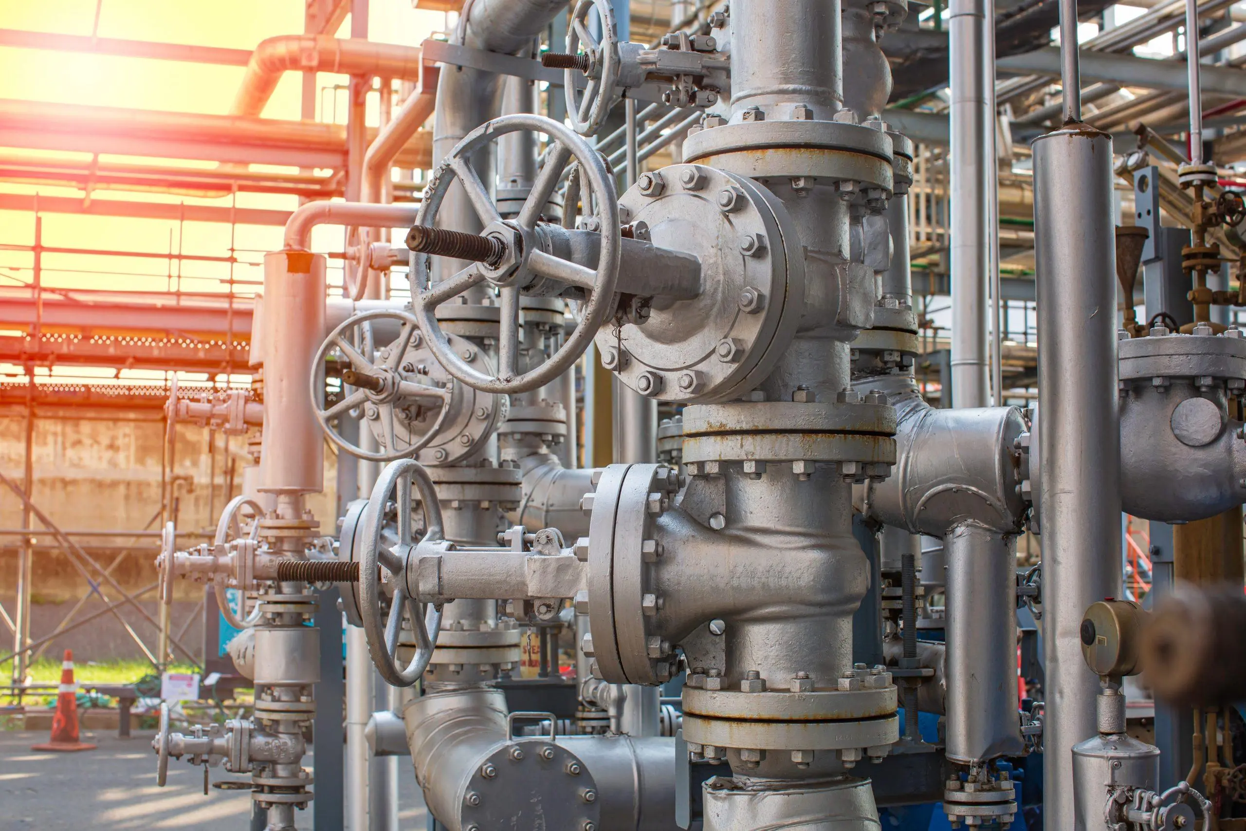 Valves in Petroleum Refining Processes: The “Throat” of Fluid Control and the Safety Barrier