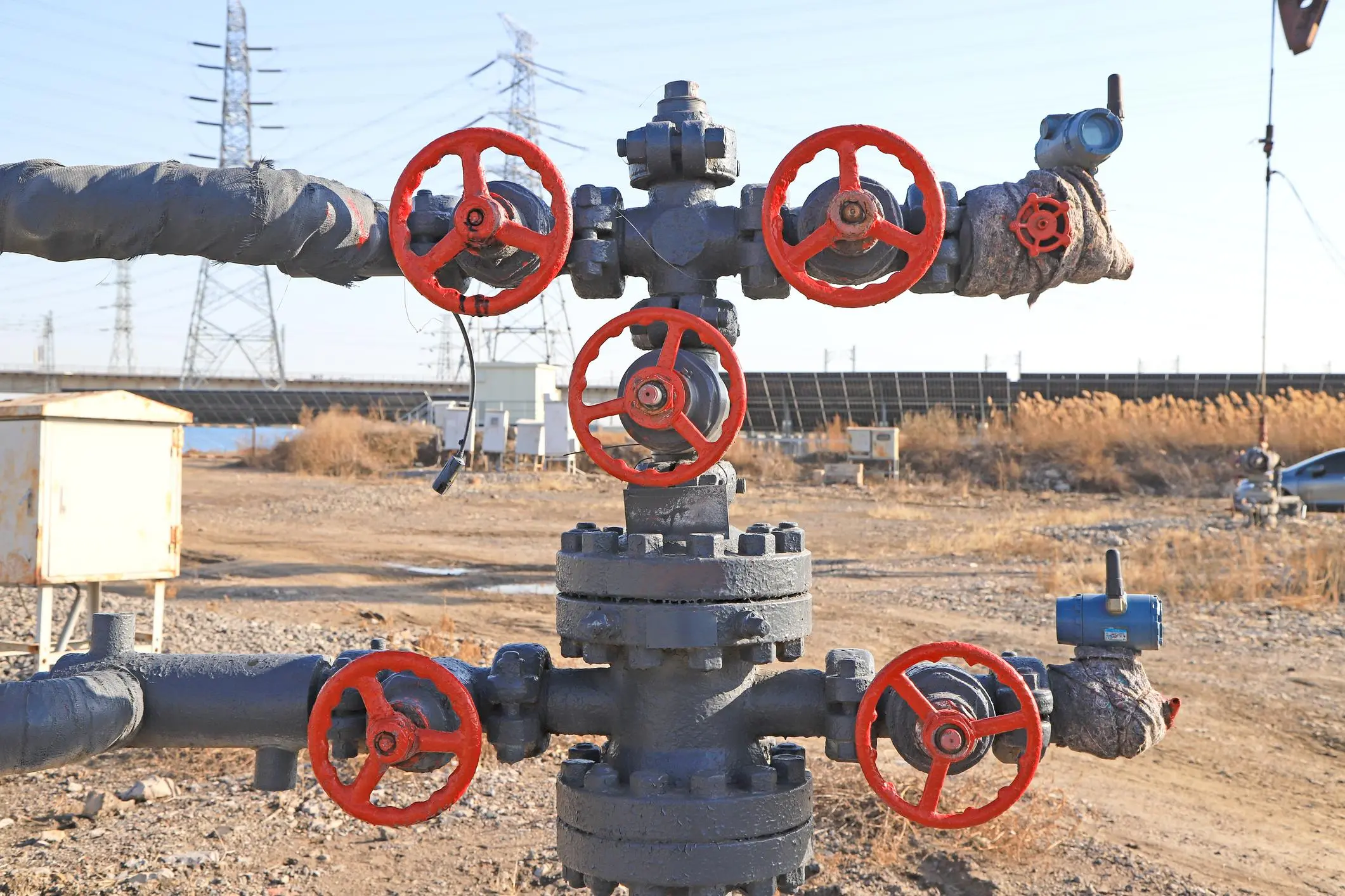 How to Tell an Oil Christmas Tree from a Gas Christmas Tree at a Glance